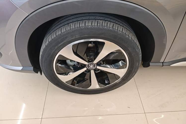 Used BYD Song PLUS New Energy 2021 DM-i 51KM Prestige Model Left Front Wheel Hub