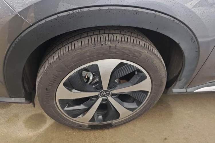 Used BYD Song PLUS New Energy 2021 EV Deluxe Model Left Front Wheel Hub