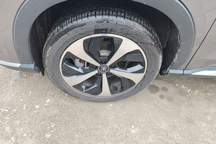 Used BYD Song PLUS New Energy 2021 DM-i 51KM Prestige Model Left Front Wheel Hub