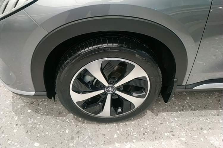 Used BYD Song PLUS New Energy 2021 DM-i 110KM Flagship PLUS Left Front Wheel Hub