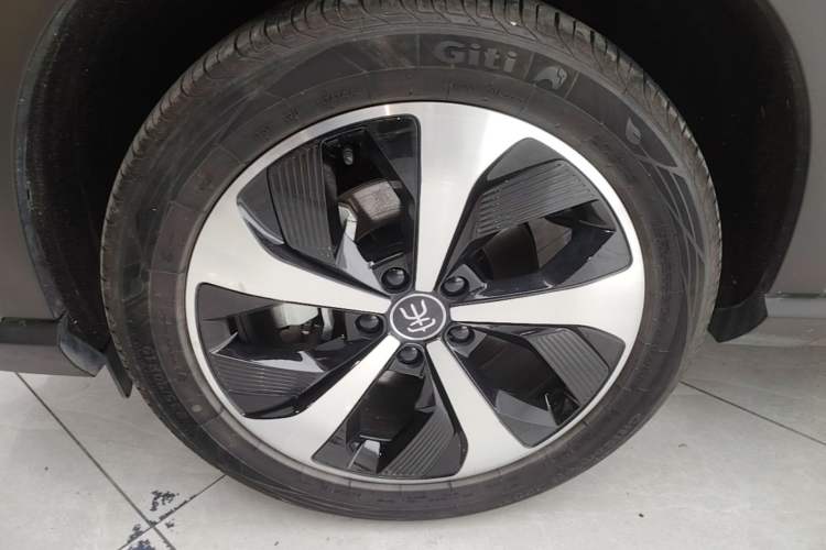 Used BYD Song PLUS New Energy 2021 DM-i 110KM Flagship Model Left Front Wheel Hub