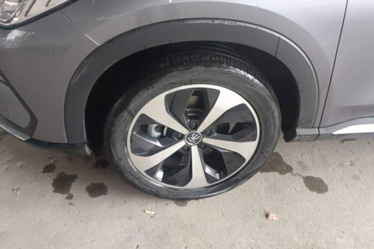 Used BYD Song PLUS New Energy 2021 EV Deluxe Model Left Front Wheel Hub