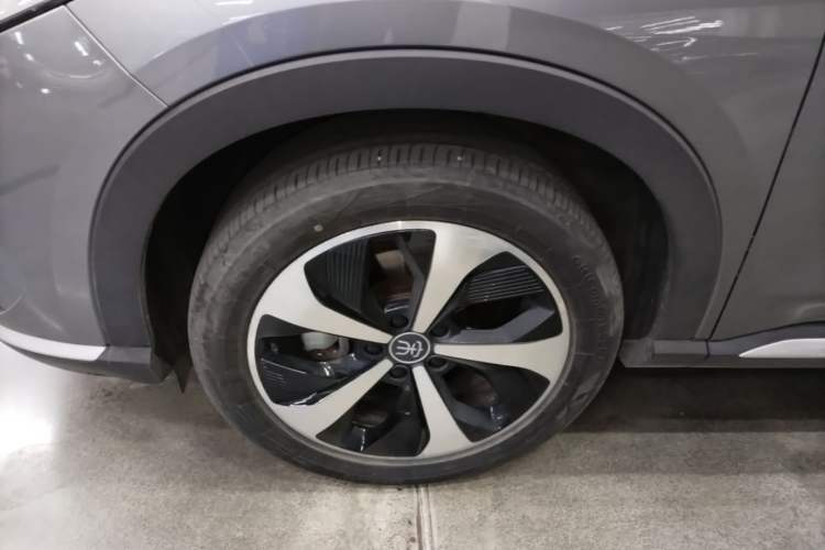 Used BYD Song PLUS New Energy 2021 DM-i 110KM Flagship PLUS Left Front Wheel Hub