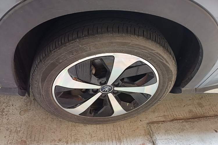Used BYD Song PLUS New Energy 2021 DM-i 110KM Flagship PLUS Left Front Wheel Hub