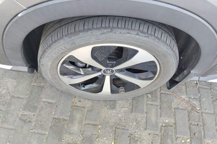 Used BYD Song PLUS New Energy 2021 DM-i 110KM Flagship PLUS Left Front Wheel Hub