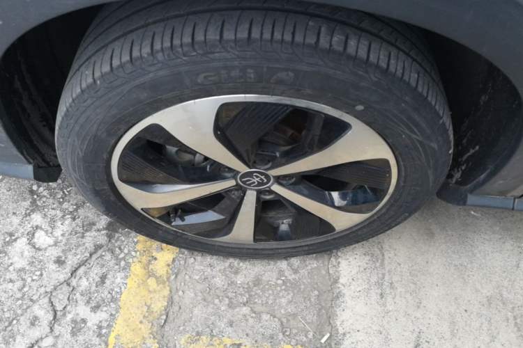Used BYD Song PLUS New Energy 2021 DM-i 110KM Flagship PLUS Left Front Wheel Hub