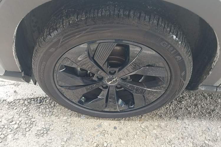 Used BYD Song PLUS New Energy 2021 DM-i 110KM Flagship PLUS Left Front Wheel Hub