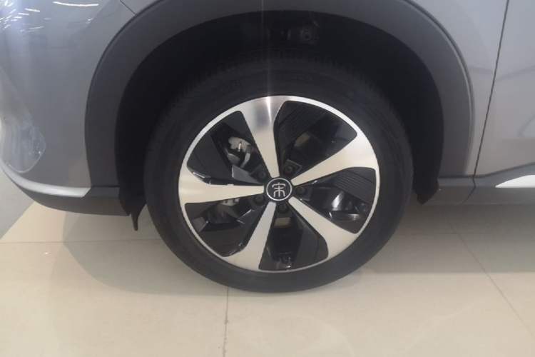 Used BYD Song PLUS New Energy 2021 DM-i 51KM Prestige Model Left Front Wheel Hub