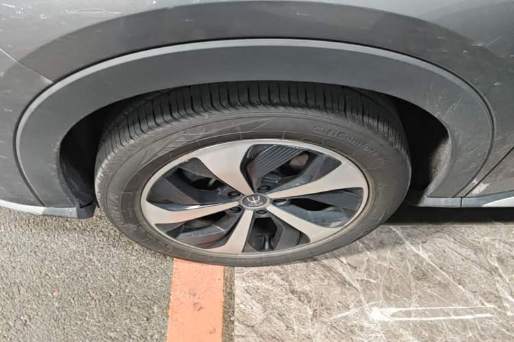 Used BYD Song PLUS New Energy 2021 DM-i 110KM Flagship PLUS Left Front Wheel Hub