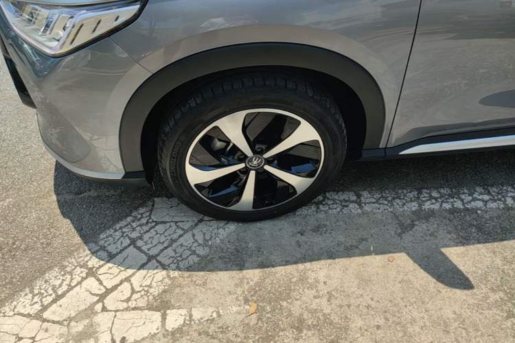 Used BYD Song PLUS New Energy 2021 DM-i 110KM Flagship PLUS Left Front Wheel Hub