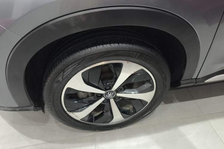 Used BYD Song PLUS New Energy 2021 EV Deluxe Model Left Front Wheel Hub