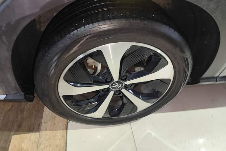 Used BYD Song PLUS New Energy 2021 DM-i 110KM Flagship Model Left Front Wheel Hub
