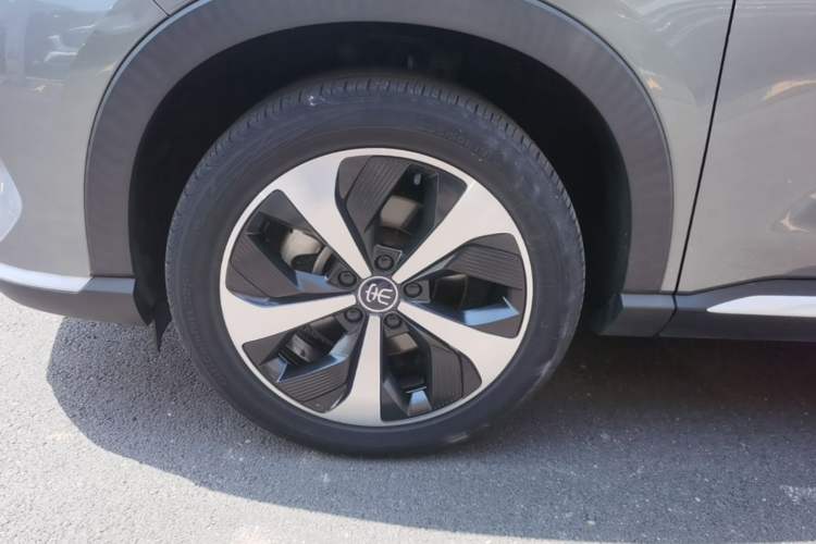 Used BYD Song PLUS New Energy 2021 DM-i 110KM Flagship PLUS Left Front Wheel Hub