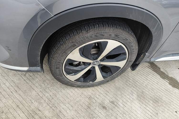 Used BYD Song PLUS New Energy 2021 DM-i 51KM Prestige Model Left Front Wheel Hub