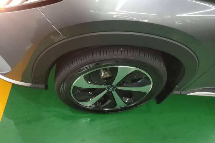 Used BYD Song PLUS New Energy 2021 DM-i 110KM Flagship PLUS Left Front Wheel Hub