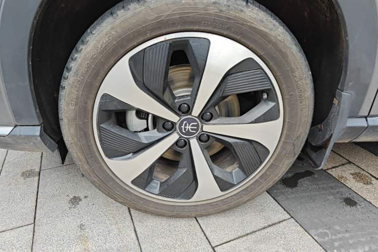 Used BYD Song PLUS New Energy 2021 DM-i 110KM Flagship PLUS Left Front Wheel Hub