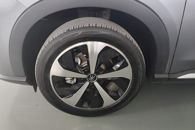 Used BYD Song PLUS New Energy 2021 EV Deluxe Model Left Front Wheel Hub