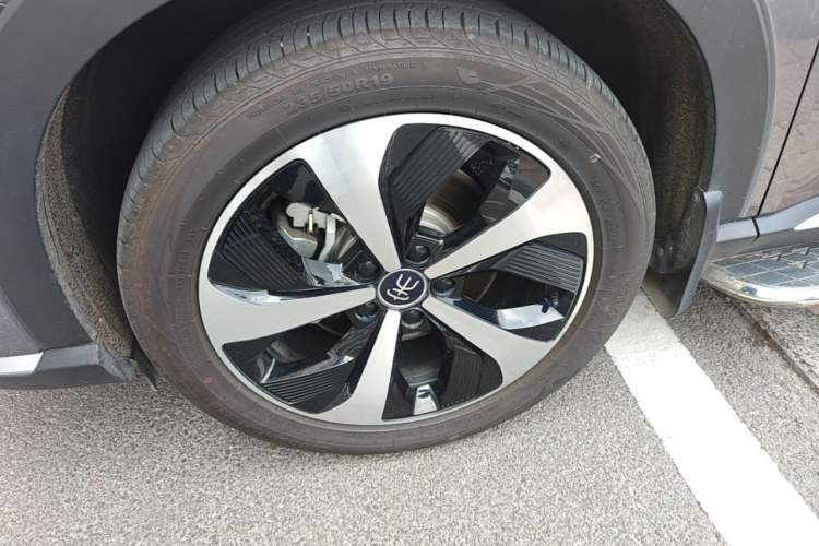 Used BYD Song PLUS New Energy 2021 DM-i 110KM Flagship PLUS Left Front Wheel Hub