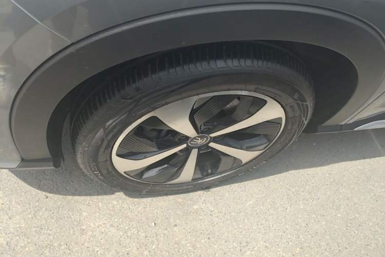 Used BYD Song PLUS New Energy 2021 DM-i 110KM Flagship PLUS Left Front Wheel Hub