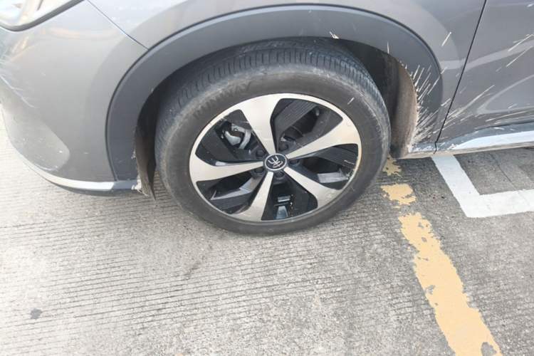 Used BYD Song PLUS New Energy 2021 DM-i 110KM Flagship PLUS Left Front Wheel Hub