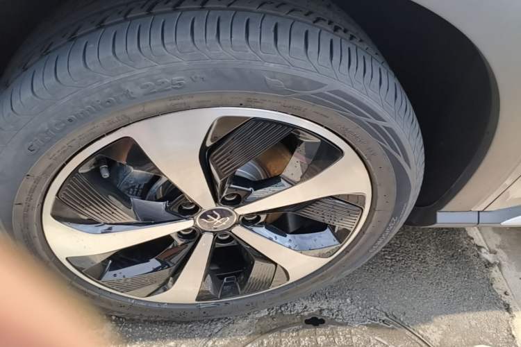 Used BYD Song PLUS New Energy 2021 DM-i 110KM Flagship PLUS Left Front Wheel Hub
