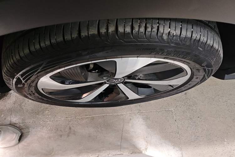 Used BYD Song PLUS New Energy 2021 DM-i 110KM Flagship Model Left Front Wheel Hub