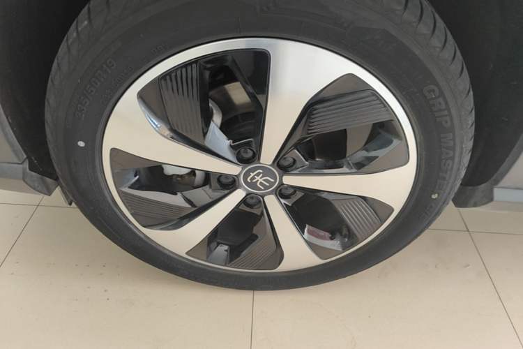 Used BYD Song PLUS New Energy 2021 DM-i 110KM Flagship PLUS Left Front Wheel Hub
