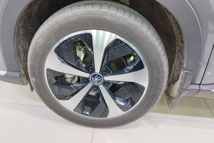 Used BYD Song PLUS New Energy 2021 DM-i 110KM Flagship PLUS Left Front Wheel Hub