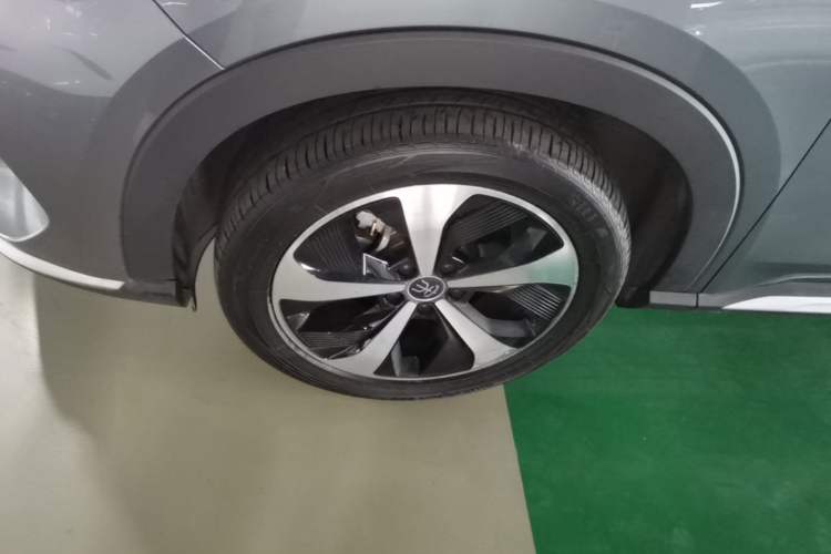 Used BYD Song PLUS New Energy 2021 DM-i 110KM Flagship PLUS Left Front Wheel Hub