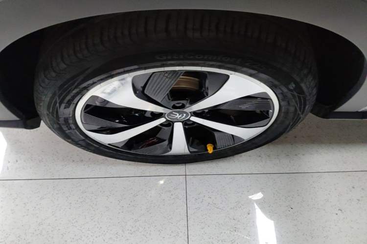 Used BYD Song PLUS New Energy 2021 DM-i 110KM Flagship PLUS Left Front Wheel Hub