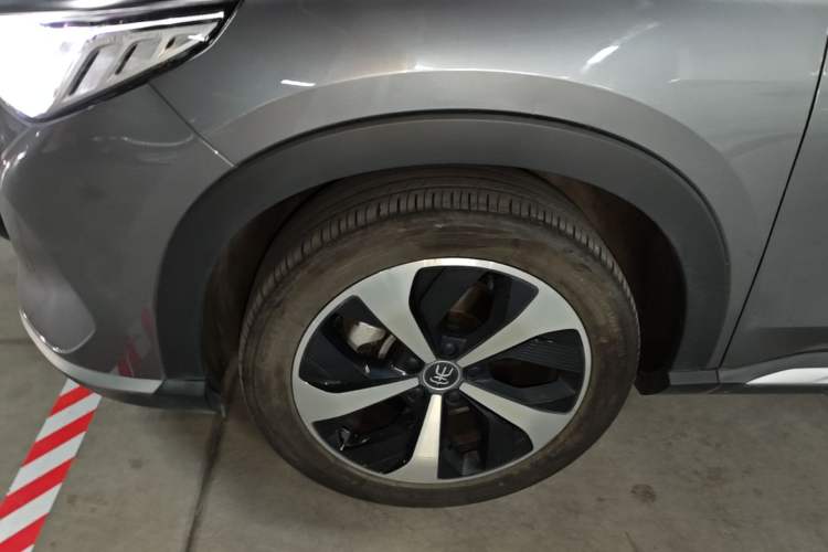 Used BYD Song PLUS New Energy 2021 DM-i 110KM Flagship PLUS Left Front Wheel Hub