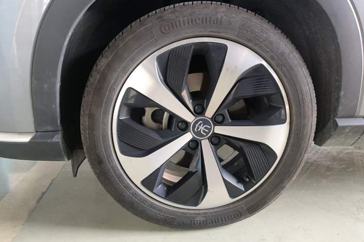 Used BYD Song PLUS New Energy 2021 DM-i 110KM Flagship PLUS Left Front Wheel Hub