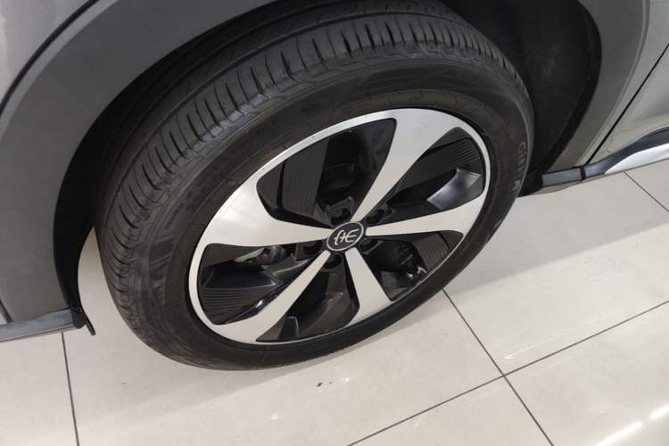 Used BYD Song PLUS New Energy 2021 EV Deluxe Model Left Front Wheel Hub