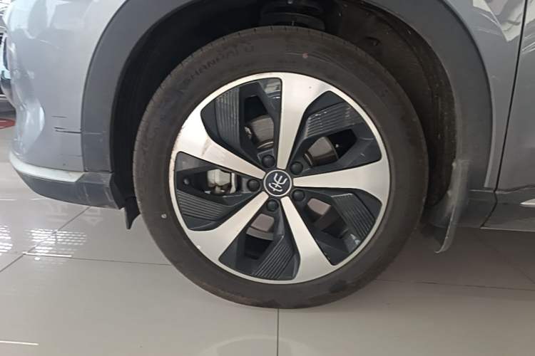 Used BYD Song PLUS New Energy 2021 DM-i 110KM Flagship PLUS Left Front Wheel Hub