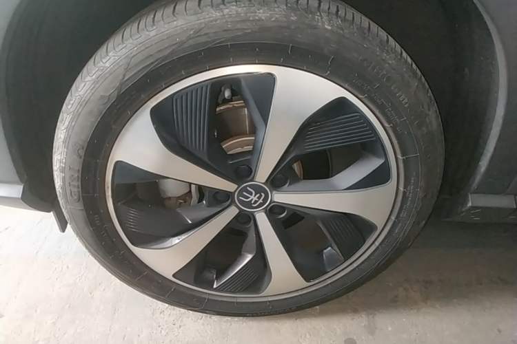 Used BYD Song PLUS New Energy 2021 EV Flagship Model Left Front Wheel Hub