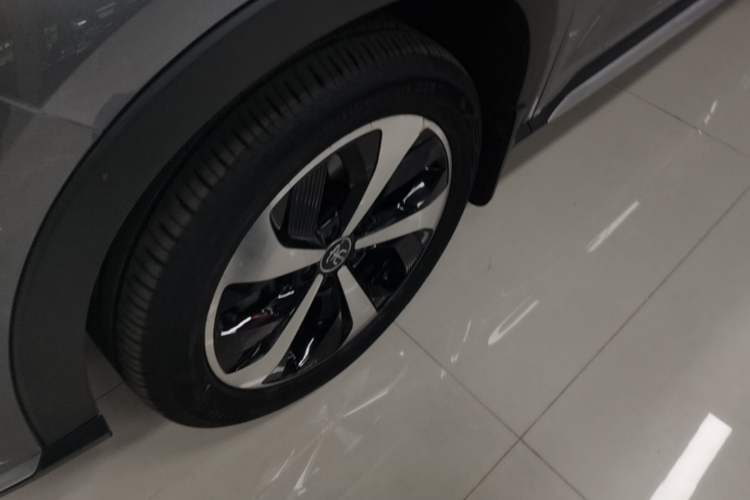 Used BYD Song PLUS New Energy 2021 DM-i 110KM Flagship PLUS Left Front Wheel Hub