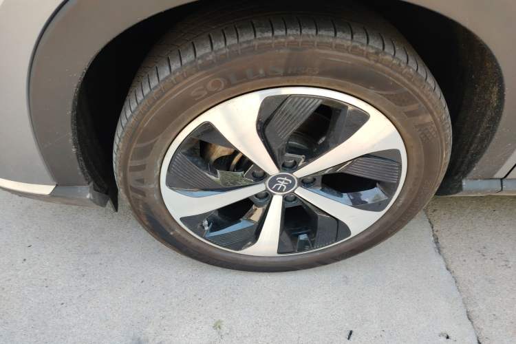 Used BYD Song PLUS New Energy 2021 DM-i 110KM Flagship Model Left Front Wheel Hub