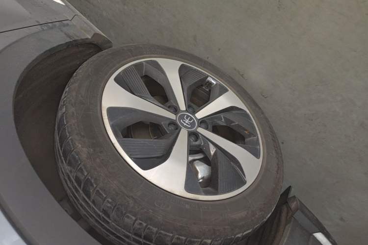 Used BYD Song PLUS New Energy 2021 DM-i 110KM Flagship PLUS Left Front Wheel Hub
