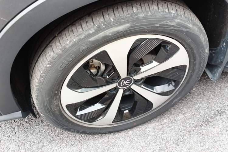 Used BYD Song PLUS New Energy 2021 EV Deluxe Model Left Front Wheel Hub