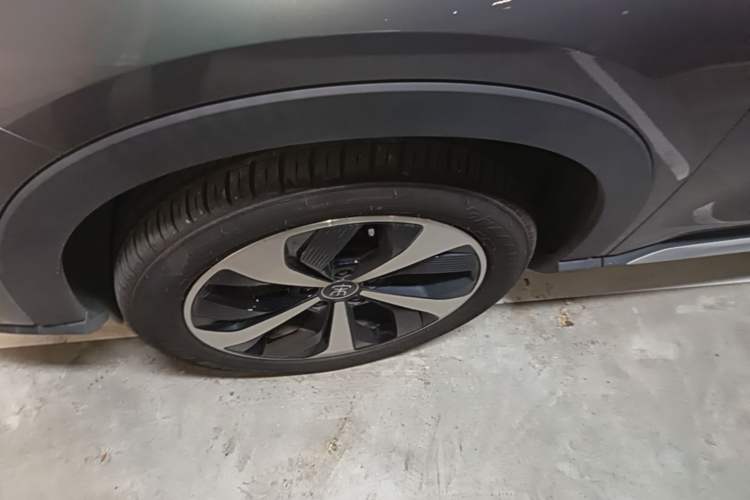 Used BYD Song PLUS New Energy 2021 EV Flagship Model Left Front Wheel Hub