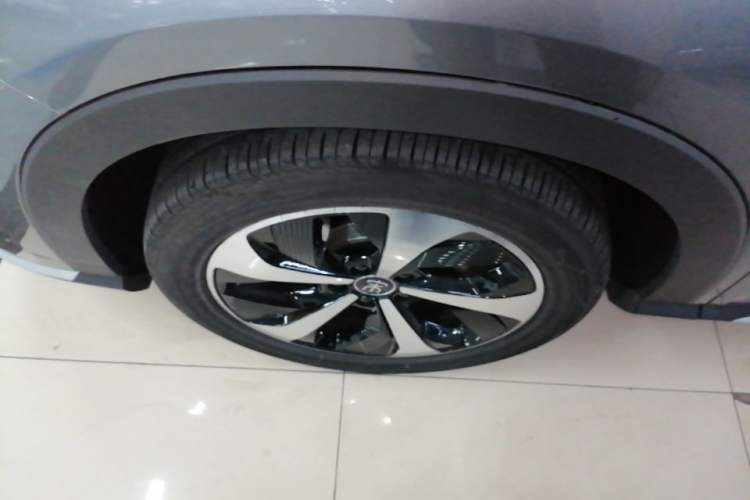 Used BYD Song PLUS New Energy 2021 DM-i 110KM Flagship PLUS Left Front Wheel Hub