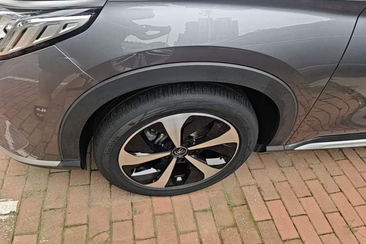 Used BYD Song PLUS New Energy 2021 DM-i 110KM Flagship PLUS Left Front Wheel Hub