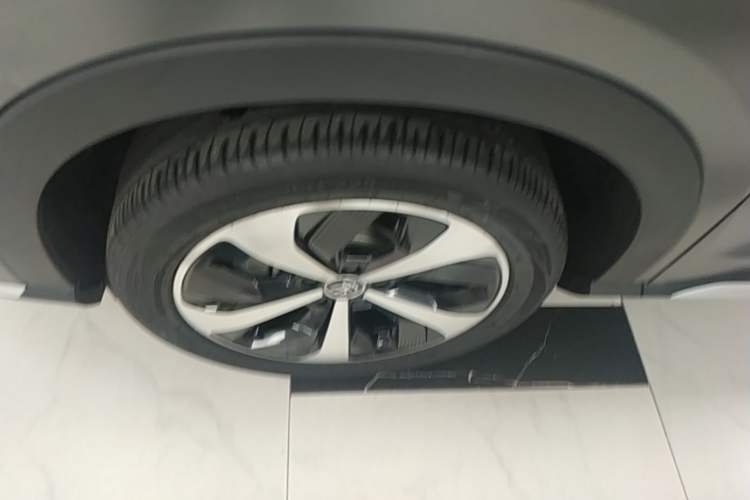Used BYD Song PLUS New Energy 2021 DM-i 51KM Prestige Model Left Front Wheel Hub