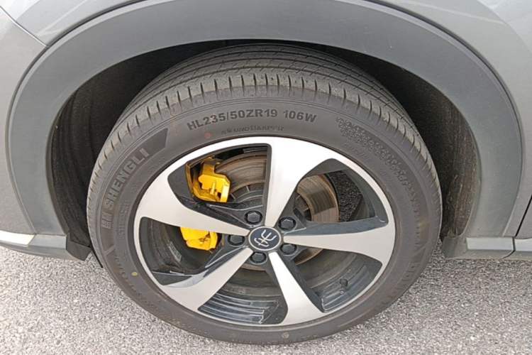 Used BYD Song PLUS New Energy 2021 DM-i 110KM Flagship PLUS Left Front Wheel Hub
