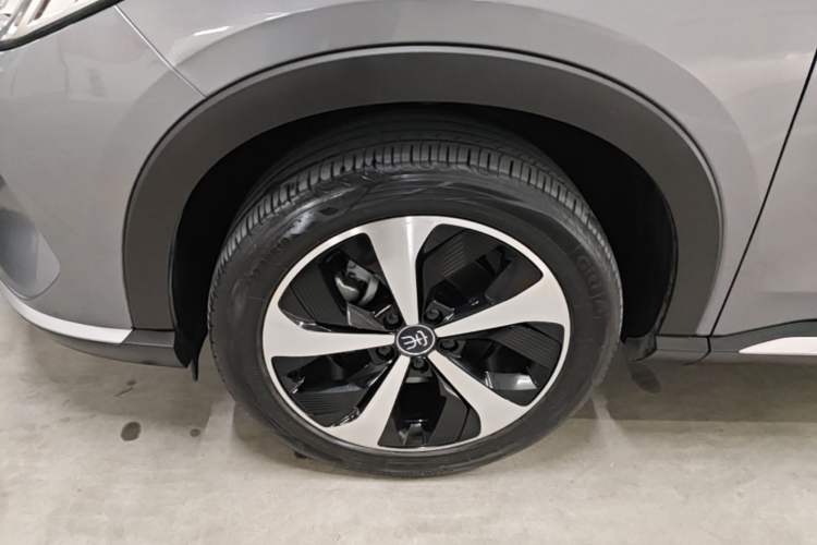 Used BYD Song PLUS New Energy 2021 DM-i 51KM Prestige Model Left Front Wheel Hub