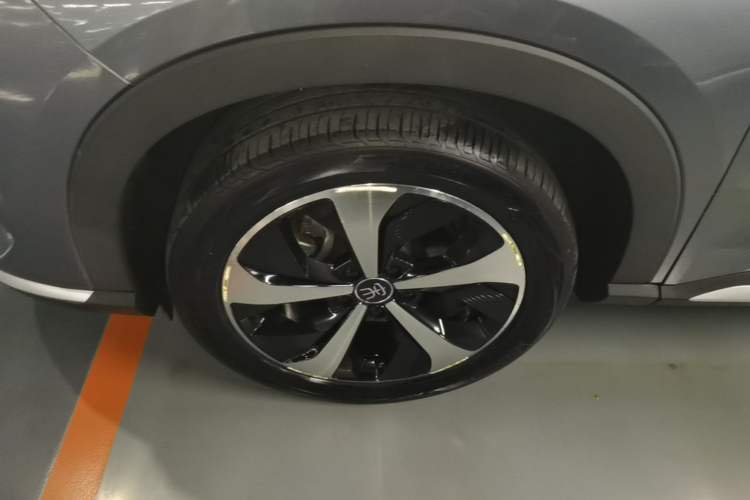 Used BYD Song PLUS New Energy 2021 DM-i 110KM Flagship Model Left Front Wheel Hub