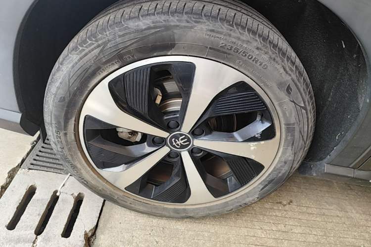 Used BYD Song PLUS New Energy 2021 DM-i 51KM Prestige Model Left Front Wheel Hub