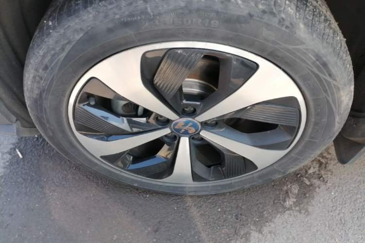 Used BYD Song PLUS New Energy 2021 EV Deluxe Model Left Front Wheel Hub