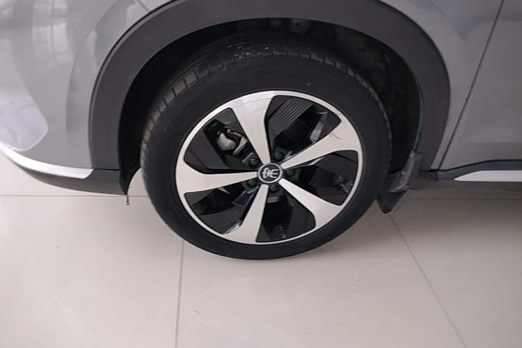 Used BYD Song PLUS New Energy 2021 DM-i 110KM Flagship Model Left Front Wheel Hub