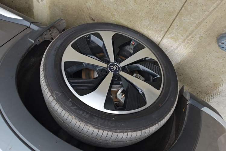 Used BYD Song PLUS New Energy 2021 DM-i 110KM Flagship PLUS Left Front Wheel Hub